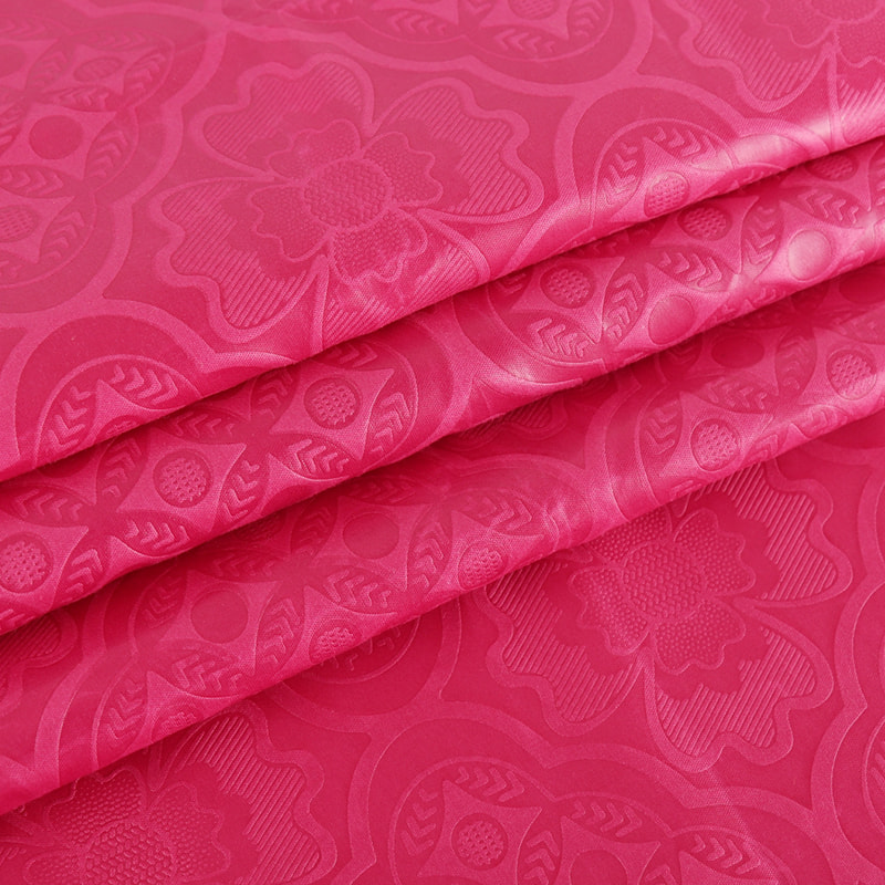 TMIE-08-2-2 110GSM Pracovní oděvy střední hmotnosti Obyčejná tkanina Jasně obarvená s 3D živým květinovým designem Embosovaná polyesterová popelínová tkanina
