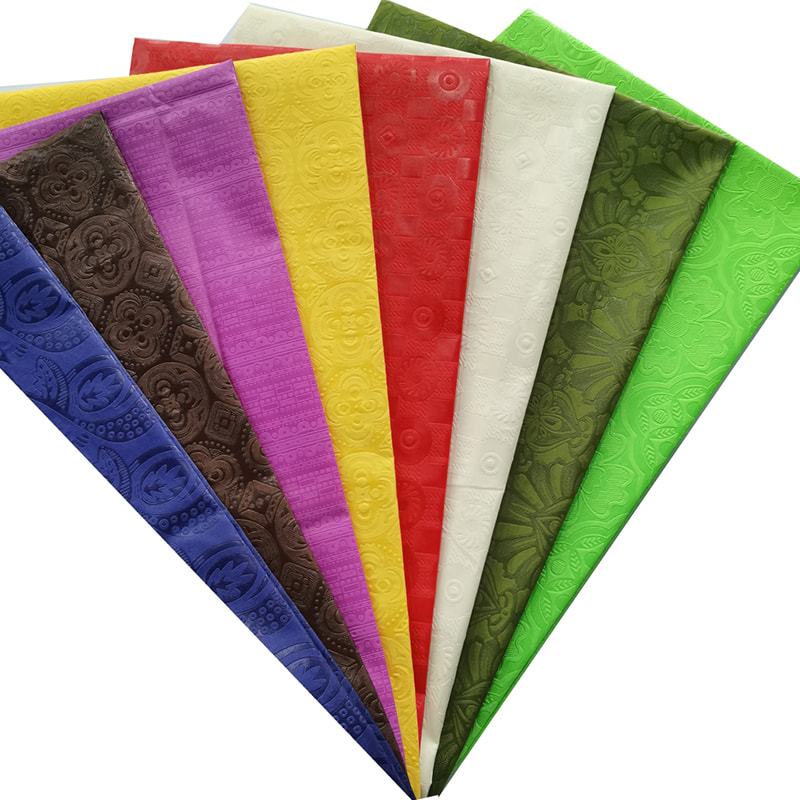 TMIE-08-2-2 110GSM Pracovní oděvy střední hmotnosti Obyčejná tkanina Jasně obarvená s 3D živým květinovým designem Embosovaná polyesterová popelínová tkanina