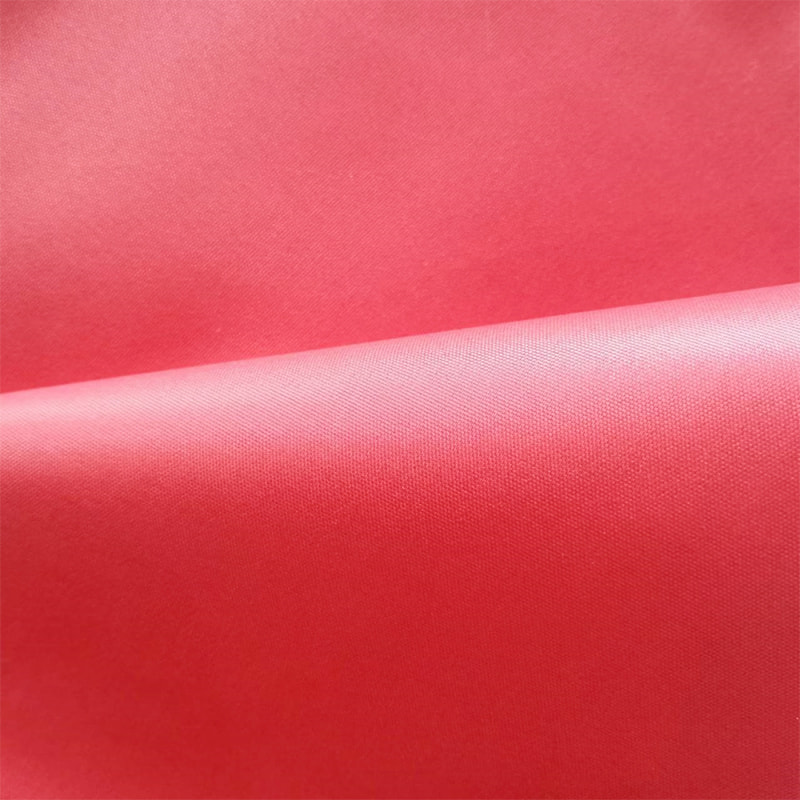 TMIE-08-1-1 70GSM 122CM Košilový oděv Měkká a lesklá látka 100% polyester Materiál barvený leštěnou polyesterovou popelínovou látkou