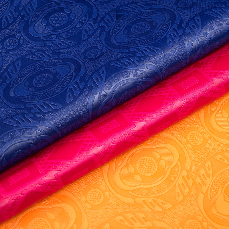 TMIE-06-4 Dyed Colors Reliéfní bazinová tkanina