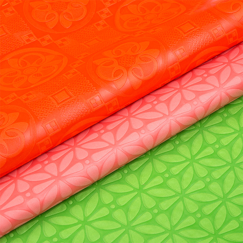TMIE-06-4 Dyed Colors Reliéfní bazinová tkanina